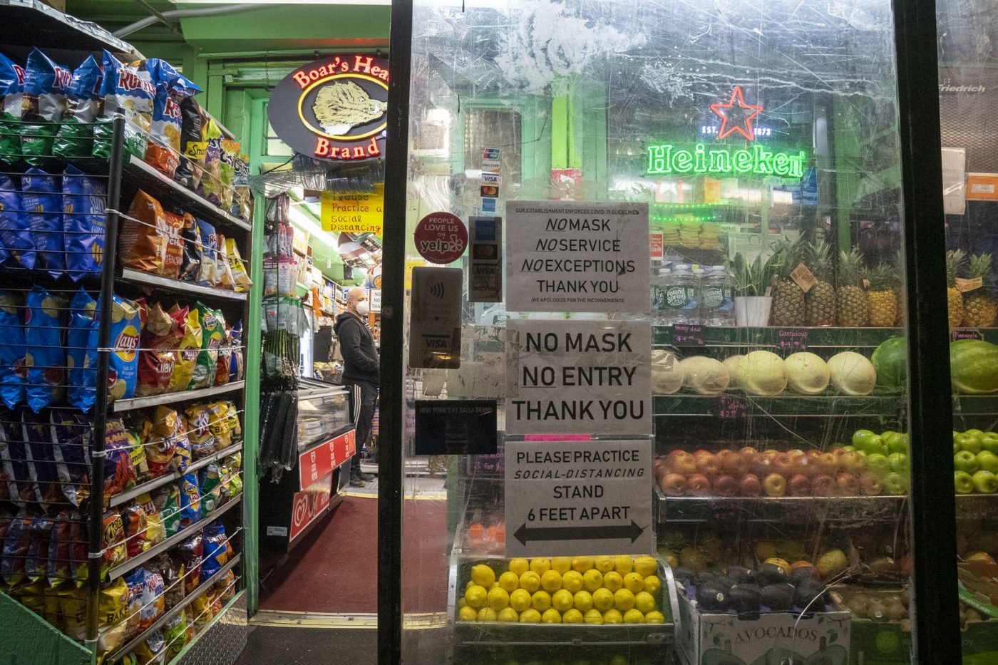 Title: No Mask, No Entry Deli Date: 25 April 2020 Location: Avenue B at 6th Street, East Village, NYC © Alice Arnold 2020 (www.a2studio.org)